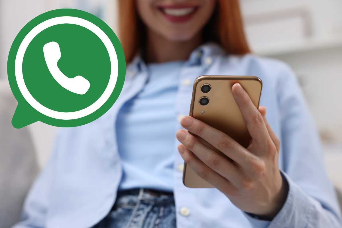 telefono e logo whatsapp